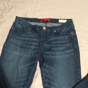 Low-rise stretchy Guess Jeggings  Lena fit